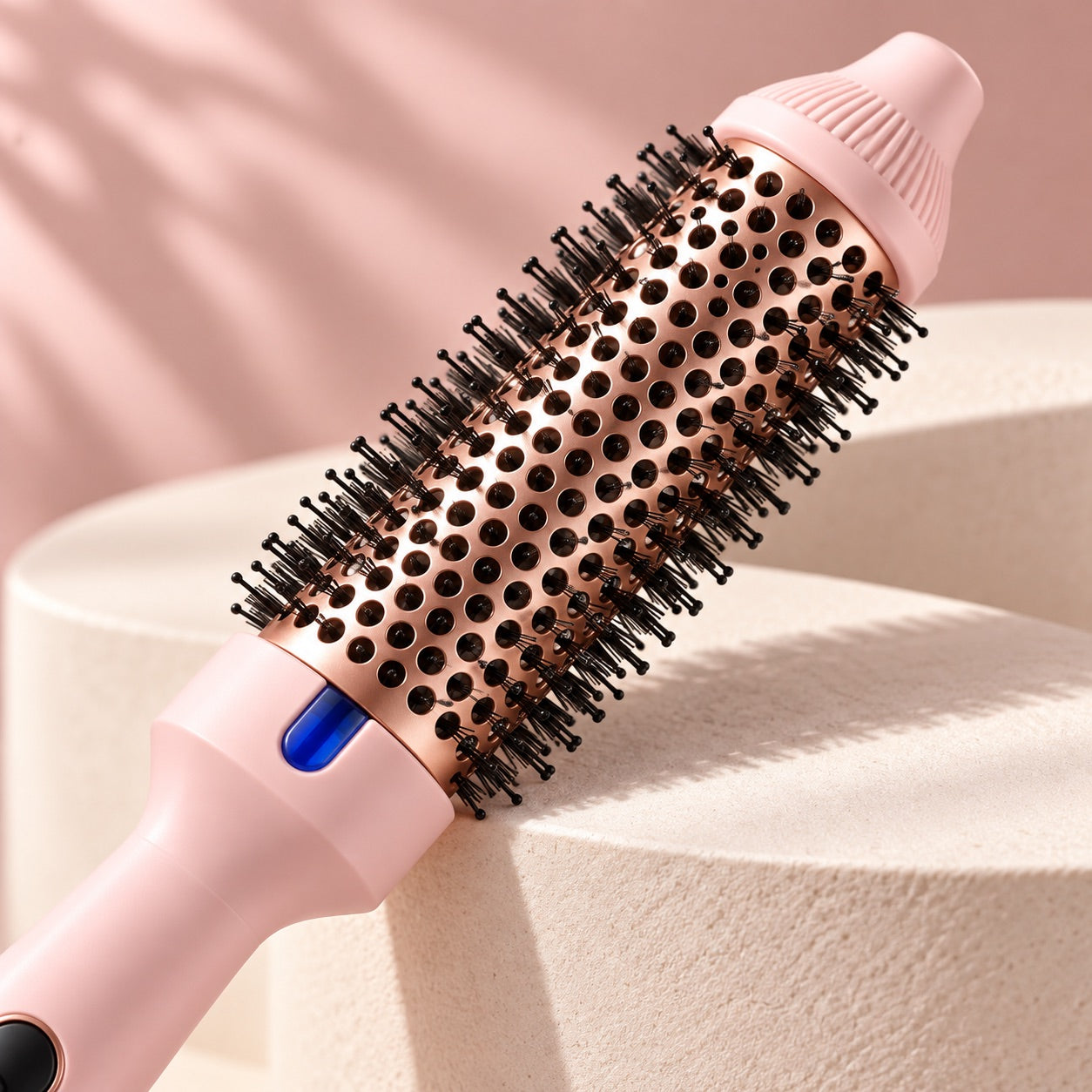 Close-up of the Wavyy round bristle barrel